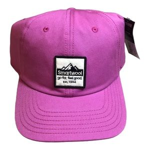 NWT SMARTWOOL Womens Logo Ball Cap in Festive Fuchsia